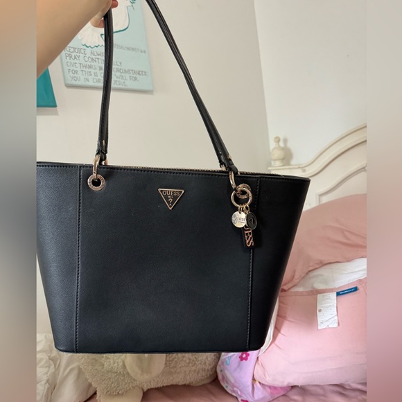 LIKE NEW Guess tote bag - Picture 6 of 7